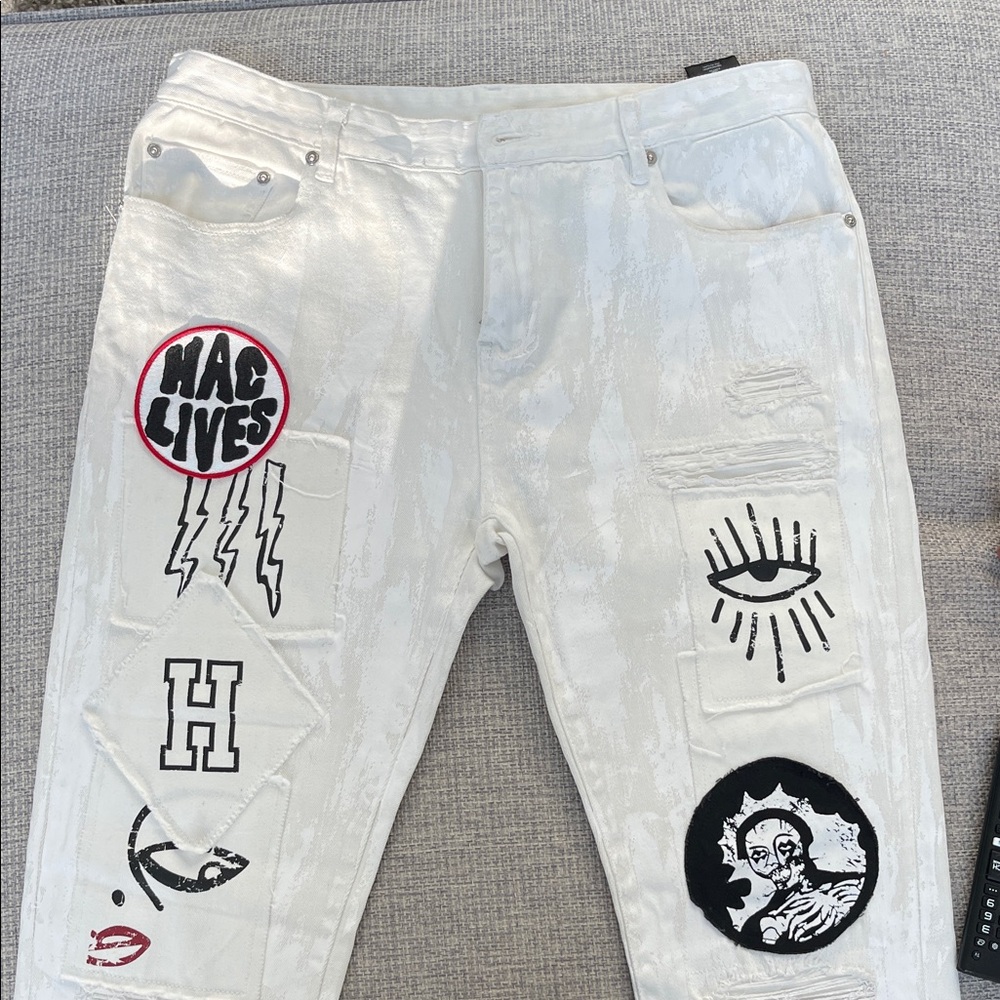 Haculla Slim White Men’s Jeans with Graphic Patch Details